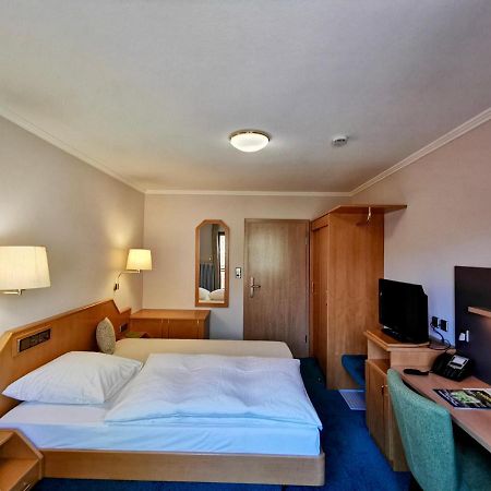 Hotel-Gasthaus Zur Eiche ハウザッハ エクステリア 写真